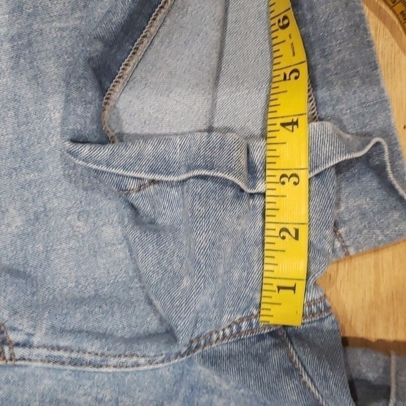 AMERICAN Eagle Pleated Mom Shorts - Picture 8 of 13